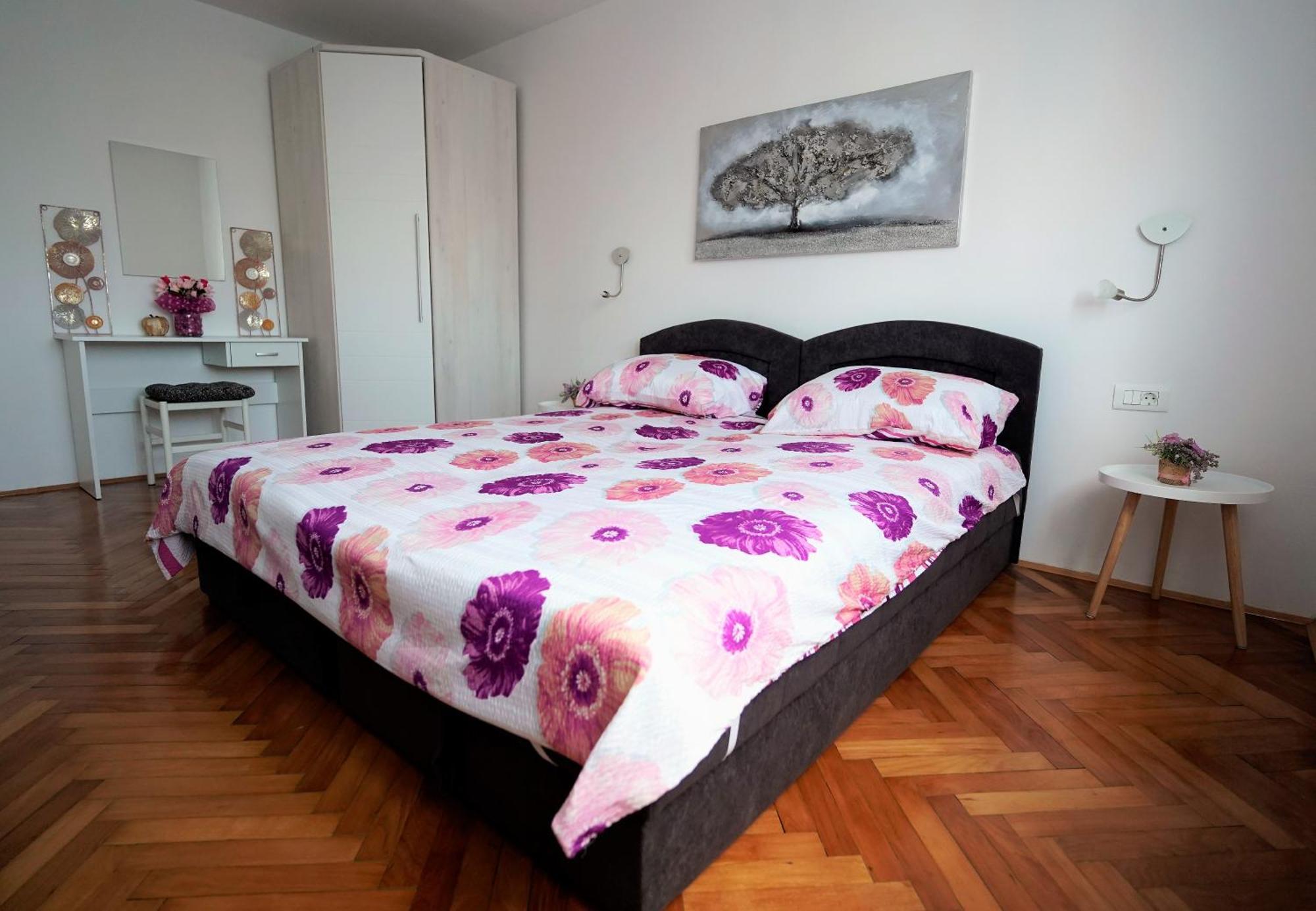 Apartmán S Pogledom Na - Nada